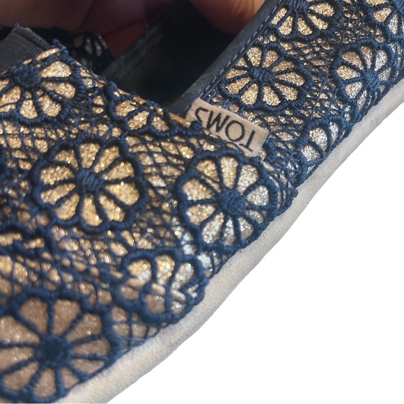 Toms Classic Crochet Gold Navy Glitter Canvas Shoes 7.5 EUC Slip On Ballet Flats - Picture 5 of 7